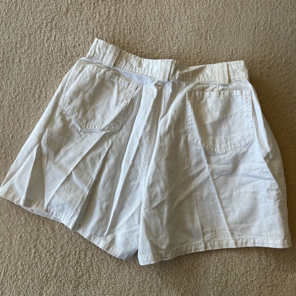 Vintage Runaway Bay High-Waisted White Cotton Shorts - Picture 7 of 10